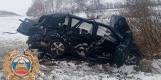 В Калининском районе на заснеженной трассе опрокинулась иномарка В Калининском районе на заснеженной трассе опрокинулась иномарка