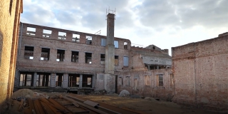 Володин: Реставрацию Дома офицеров в Энгельсе должны завершить в этом году Володин: Реставрацию Дома офицеров в Энгельсе должны завершить в этом году