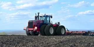 Саратовские аграрии сдвинули начало посевных работ из-за прохладной погоды Саратовские аграрии сдвинули начало посевных работ из-за прохладной погоды