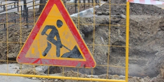 Теплоэнергетики закрыли проезд автомобилей на 2-й Садовой Теплоэнергетики закрыли проезд автомобилей на 2-й Садовой