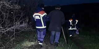 В Гагаринском районе спасатели вывели из леса заблудившегося мужчину В Гагаринском районе спасатели вывели из леса заблудившегося мужчину