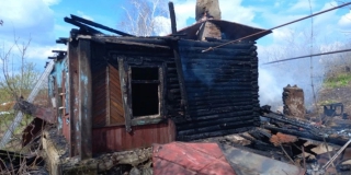 В Ртищеве при тушении пожара в нежилом здании нашли тело бездомного В Ртищеве при тушении пожара в нежилом здании нашли тело бездомного