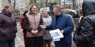 В Заводском районе восстанавливают школьные стадионы и игровые площадки В Заводском районе восстанавливают школьные стадионы и игровые площадки