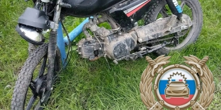В Дергачах 16-летний юноша перевернулся на мопеде В Дергачах 16-летний юноша перевернулся на мопеде
