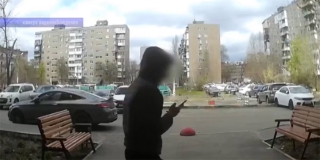 В Энгельсе парня задержали за обман стариков по схеме «родственник попал в ДТП» В Энгельсе парня задержали за обман стариков по схеме «родственник попал в ДТП»