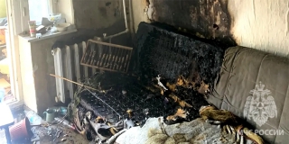 Трех человек спасли на Зеркальной во время пожара Трех человек спасли на Зеркальной во время пожара
