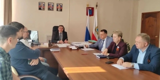 Магазины в Энгельсе наращивают запасы питьевой воды из-за ЧП на коллекторе Магазины в Энгельсе наращивают запасы питьевой воды из-за ЧП на коллекторе
