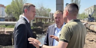 В Энгельсе приступили к бурению канала под трубы к аварийному коллектору В Энгельсе приступили к бурению канала под трубы к аварийному коллектору