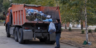 В Саратове водитель мусоровоза сломал прохожему нос и стал фигурантом дела В Саратове водитель мусоровоза сломал прохожему нос и стал фигурантом дела