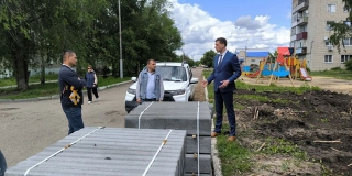 В Петровске по инициативе жителей реконструируют сквер на улице Марата В Петровске по инициативе жителей реконструируют сквер на улице Марата