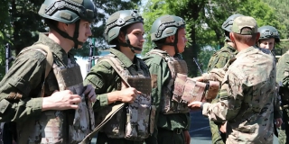 Офицеры запаса обучают саратовских школьников на военно-патриотических сборах Офицеры запаса обучают саратовских школьников на военно-патриотических сборах