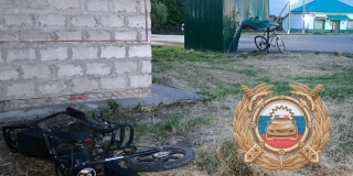 Под Балаковом мотоциклист с пассажиром-школьником протаранил остановку Под Балаковом мотоциклист с пассажиром-школьником протаранил остановку