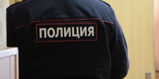 Девушка избила правоохранителя возле отдела полиции в Мирном переулке Девушка избила правоохранителя возле отдела полиции в Мирном переулке
