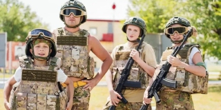 Семья из Татищевского района победила в областном этапе патриотической игры Семья из Татищевского района победила в областном этапе патриотической игры