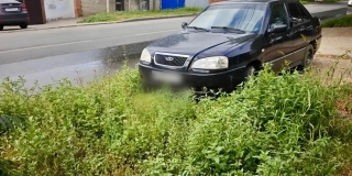 На водителей в Саратове завели административные дела за парковку на газонах На водителей в Саратове завели административные дела за парковку на газонах
