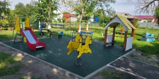 В селах Романовского района благоустроили территории вокруг школ и детсадов В селах Романовского района благоустроили территории вокруг школ и детсадов