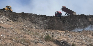 Площадь тушения пожара на мусорном полигоне в Энгельсе смогли сократить на 30% Площадь тушения пожара на мусорном полигоне в Энгельсе смогли сократить на 30%