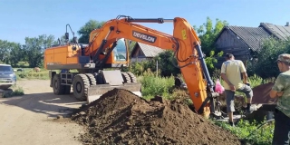В Татищевском районе по инициативе жителей меняют водопровод В Татищевском районе по инициативе жителей меняют водопровод