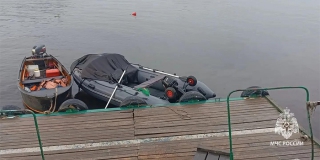 В Энгельсском районе мужчина едва не утонул из-за перевернувшейся лодки В Энгельсском районе мужчина едва не утонул из-за перевернувшейся лодки