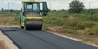 В селе Долина впервые заасфальтировали улицу В селе Долина впервые заасфальтировали улицу