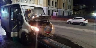 Пассажир маршрутки №60 умер в больнице после ДТП на Кутякова Пассажир маршрутки №60 умер в больнице после ДТП на Кутякова