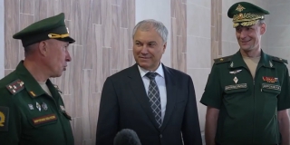 В Саратовском артиллерийском училище открыт всепогодный стадион В Саратовском артиллерийском училище открыт всепогодный стадион