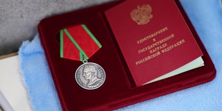 Энгельсского бойца СВО наградили почетным знаком губернатора «За мужество и отвагу» Энгельсского бойца СВО наградили почетным знаком губернатора «За мужество и отвагу»