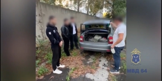 В Саратове у парня нашли крупную партию наркотиков в автомобильной покрышке В Саратове у парня нашли крупную партию наркотиков в автомобильной покрышке