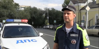 Во Фрунзенском районе автоинспекторы помогли спасти женщину без сознания Во Фрунзенском районе автоинспекторы помогли спасти женщину без сознания