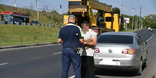 В Балакове приставы в ходе рейда арестовали 5 автомобилей должников В Балакове приставы в ходе рейда арестовали 5 автомобилей должников