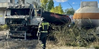 В МЧС показали последствия пожара с бензовозом в Елшанке В МЧС показали последствия пожара с бензовозом в Елшанке