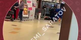 Полиция задержала напавшего с ножом на посетителя ТЦ «Оранжевый» Полиция задержала напавшего с ножом на посетителя ТЦ «Оранжевый»