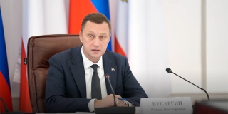 Роман Бусаргин отчитал чиновников за срыв отопсезона в дергачевском детсаду Роман Бусаргин отчитал чиновников за срыв отопсезона в дергачевском детсаду