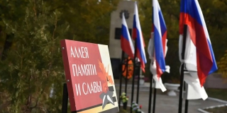 В Балаковском районе обновили сельскую Аллею памяти героев СВО В Балаковском районе обновили сельскую Аллею памяти героев СВО