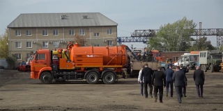В Энгельсе закупили новую технику для уборки в зимний период В Энгельсе закупили новую технику для уборки в зимний период