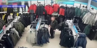 В Саратове по камерам вычислили группу серийных похитителей вещей из ТЦ В Саратове по камерам вычислили группу серийных похитителей вещей из ТЦ