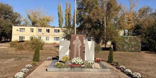 В Энгельсском районе по инициативе граждан обустроили сквер памяти героям В Энгельсском районе по инициативе граждан обустроили сквер памяти героям