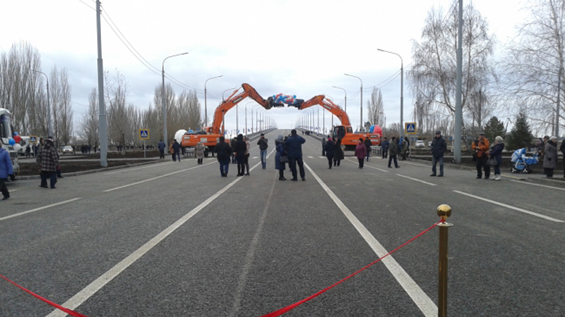 Участок 2 балаково. Балаково мост Победы ночью. По новому мост Балаково. Мост Саратова на стадии строительства. Мост Победы Балаково Дата открытия.