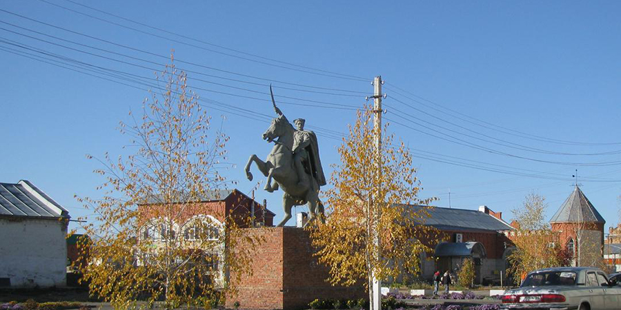 Выборы в осе. Памятник Чапаеву Самара. Октябрьский Башкортостан памятник Чапаеву. Памятник Пугачеву в Саранске. Памятник Чапаеву в Пугачеве.