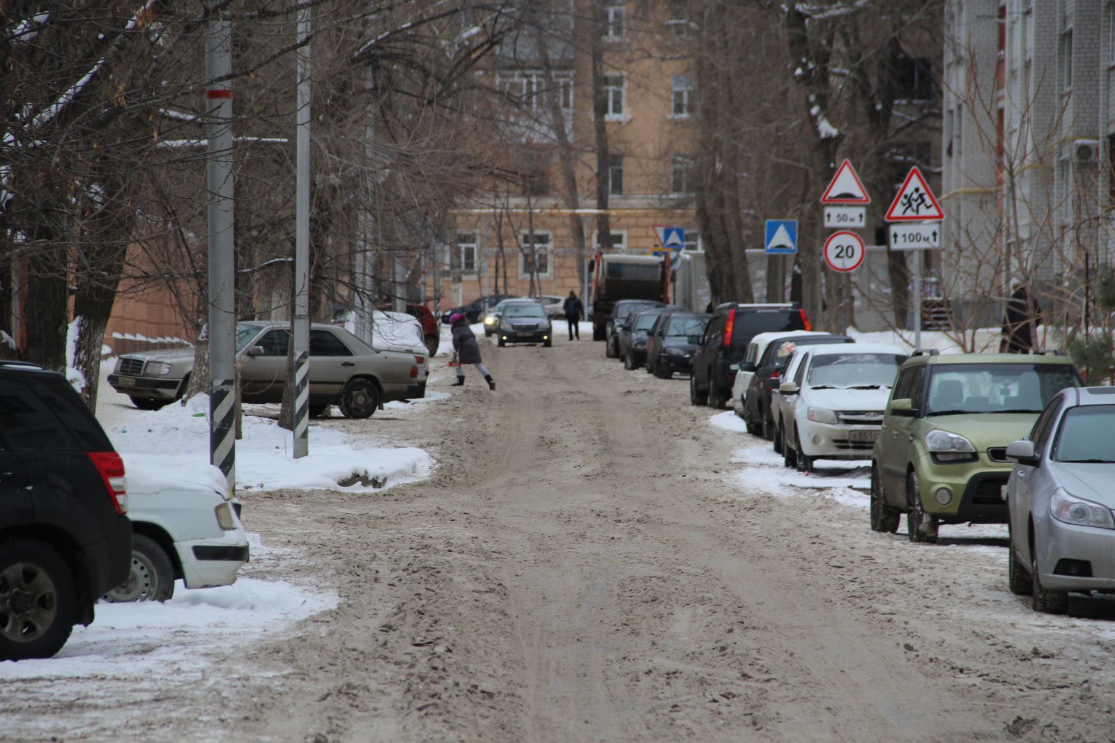 Последствия коммунальных аварий сузили улицы Саратова