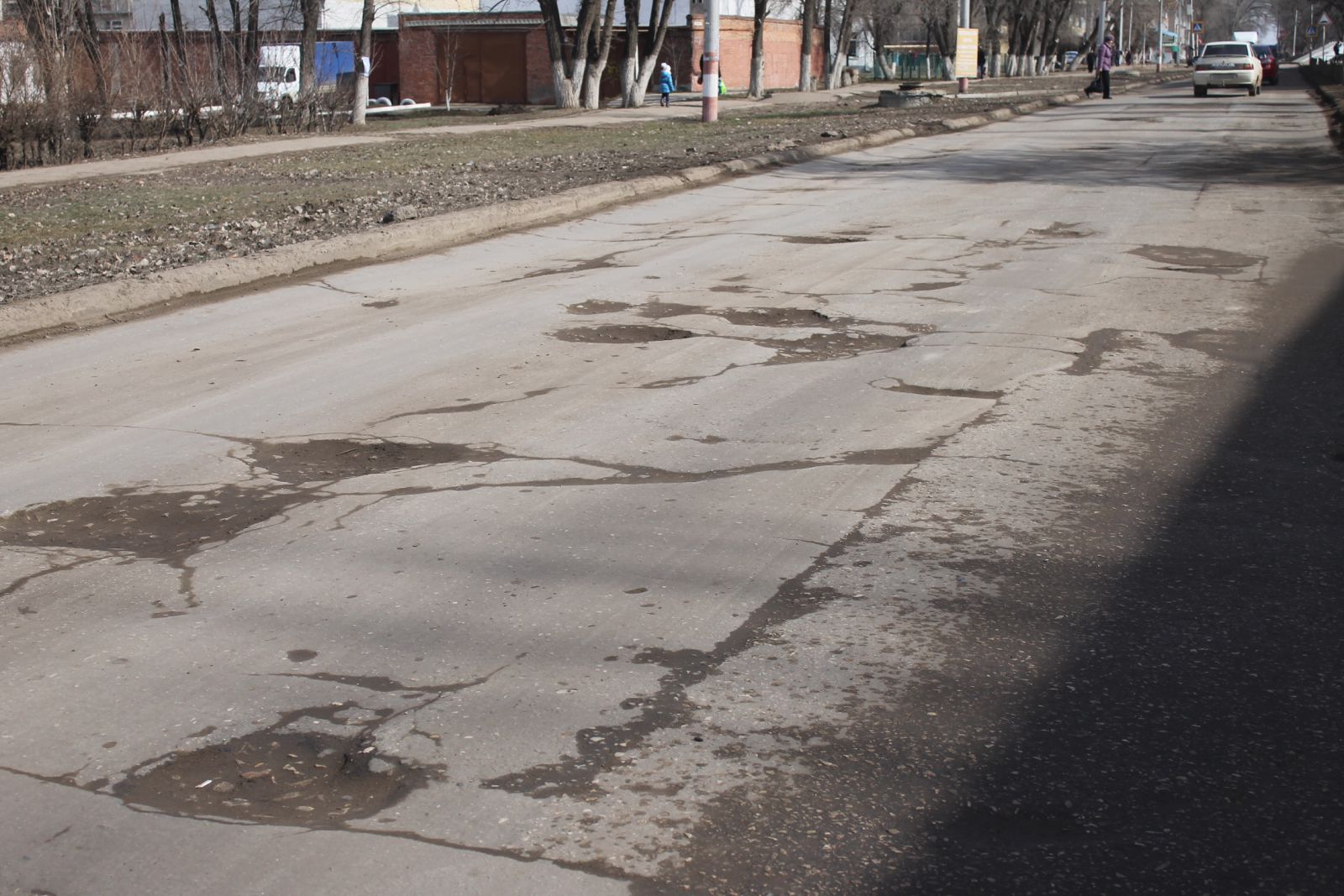 В Энгельсе осложнено движение транспорта на улице Мясокомбинат